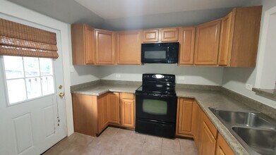 113-115 Vitra Pl in San Antonio, TX - Building Photo - Building Photo