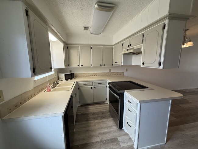 1616 Rustic Dr in Ardmore, OK - Building Photo - Building Photo