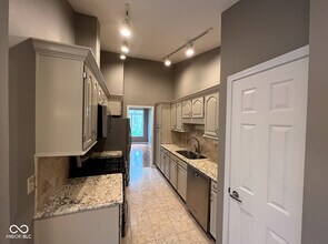 1727 Creekside Ln W in Carmel, IN - Building Photo - Building Photo
