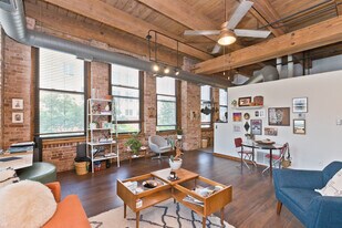 400 S Green St, Unit 212 in Chicago, IL - Building Photo