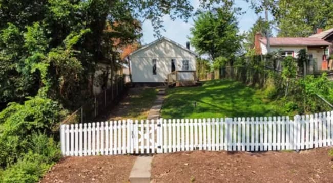 120 Wallace Ave in East Pittsburgh, PA - Building Photo - Building Photo