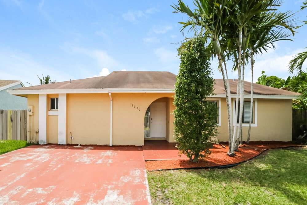 12220 SW 207th Terrace in Miami, FL - Building Photo