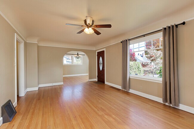 1642 Ash St in Forest Grove, OR - Foto de edificio - Building Photo
