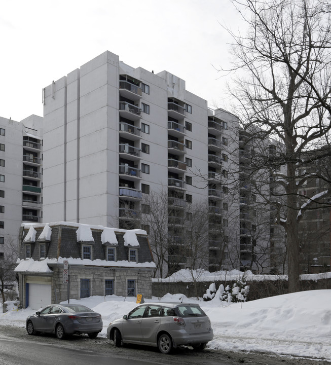 Place Simpson in Montréal, QC - Building Photo