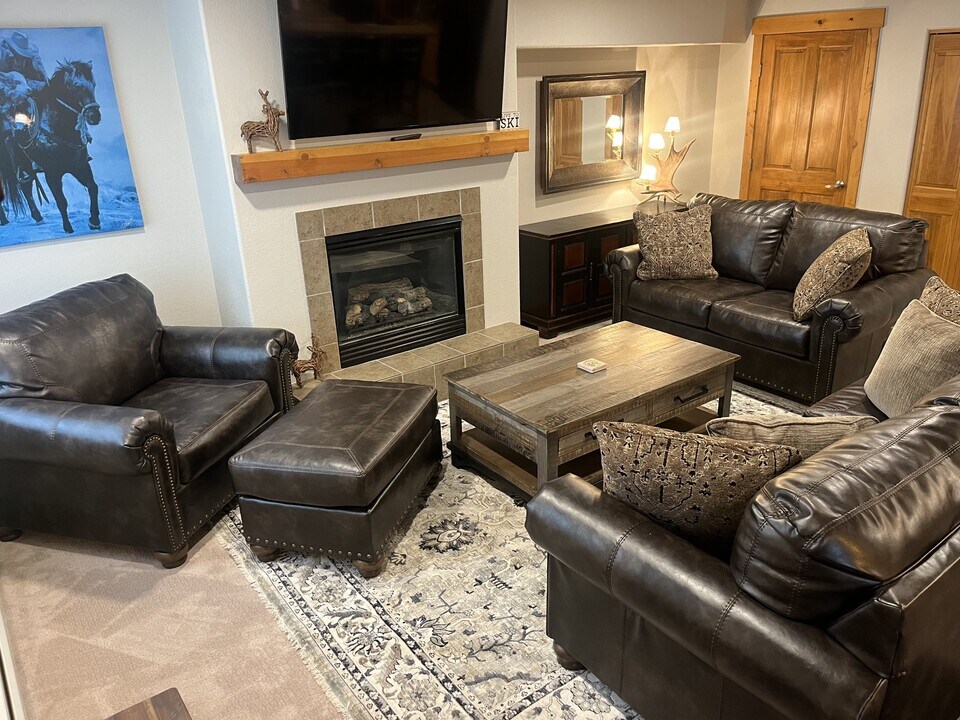 703 Yampa St in Steamboat Springs, CO - Building Photo