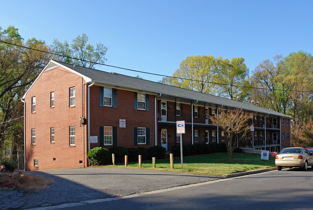 1609-1640 W Northwest Blvd in Winston-Salem, NC - Building Photo