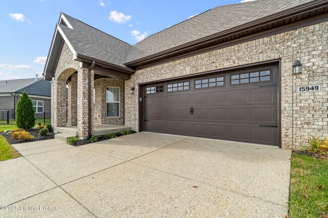 15949 Cumberland Lake Cir in Louisville, KY - Building Photo - Building Photo