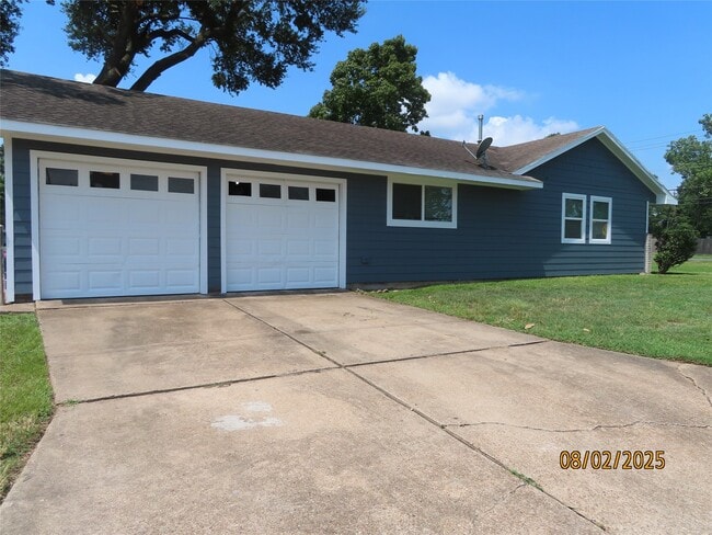 10334 Kingspoint Rd in Houston, TX - Building Photo - Building Photo