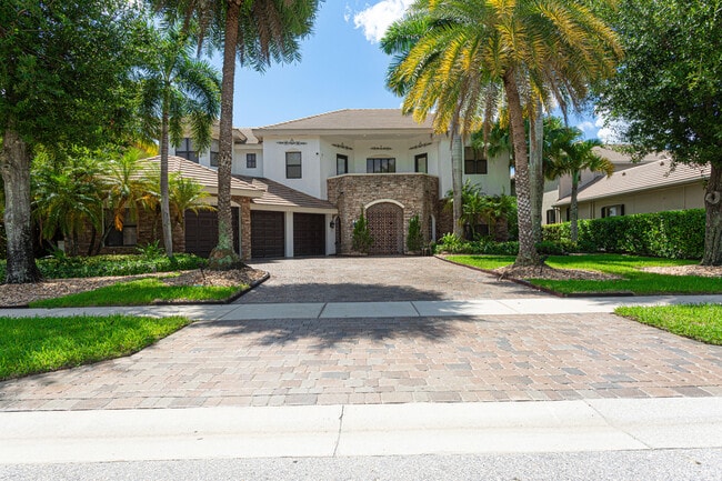 10703 Versailles Blvd in Wellington, FL - Building Photo - Building Photo