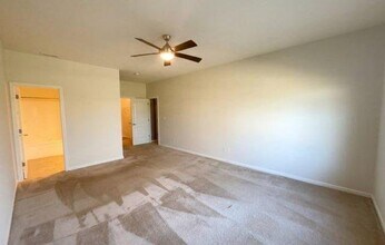 7116 Oldham Dr, Unit Apt Renaissance Towers in Indianapolis, IN - Foto de edificio - Building Photo