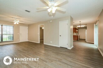 6353 Tree Top Cir W in Jacksonville, FL - Building Photo - Building Photo