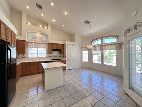 2414 Moonstar Ln in Henderson, NV - Building Photo - Building Photo