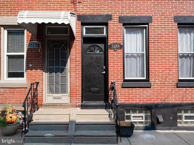 property at 3188 Mercer St