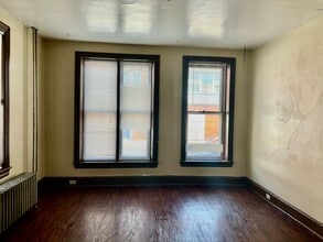 24 E Park St in Elizabethtown, PA - Foto de edificio - Building Photo