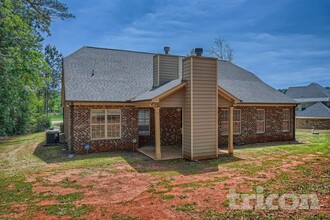 2615 Morgan Park Dr SW in Stockbridge, GA - Foto de edificio - Building Photo