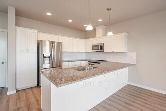756 S 16th St in Philomath, OR - Foto de edificio - Building Photo