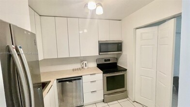 701 NE 1st Ct-Unit -202 in Hallandale Beach, FL - Building Photo - Building Photo