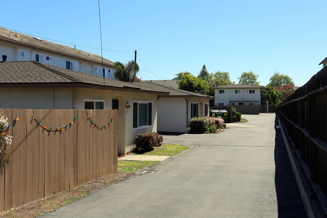 325 Chestnut Ave in Carlsbad, CA - Building Photo