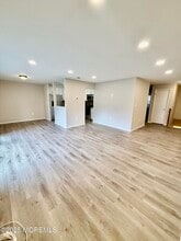15 Interlaken Ct in Freehold Township, NJ - Building Photo - Building Photo