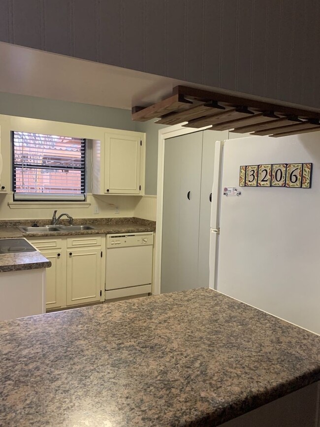 property at 3206 Eastwood Dr