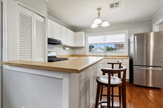 209 Vine St in Metairie, LA - Foto de edificio - Building Photo