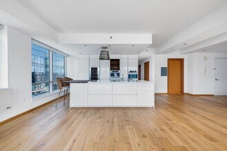 440 Kent Ave in Brooklyn, NY - Building Photo - Building Photo
