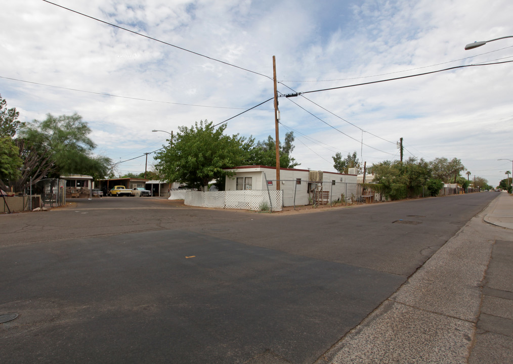 A & F Mobile Home Park in Chandler, AZ - Foto de edificio