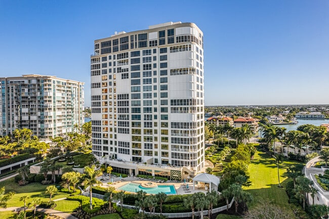 Le Jardin at Park Shore in Naples, FL - Foto de edificio - Building Photo