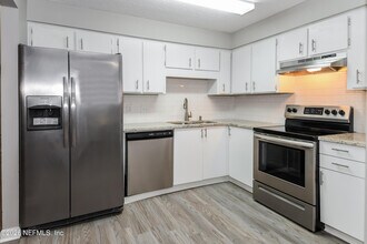 11665 Summer Tree Rd N in Jacksonville, FL - Building Photo - Building Photo