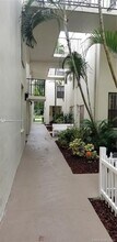 20200 W Country Club Dr in Aventura, FL - Building Photo - Building Photo