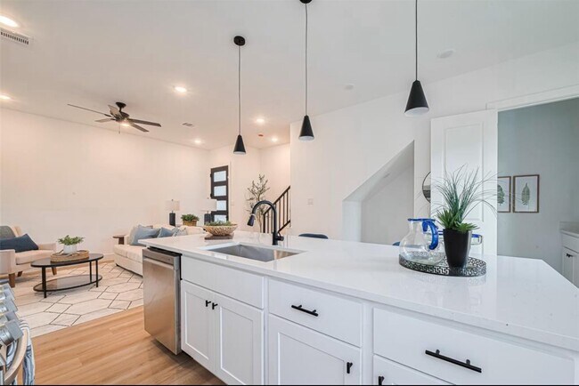 2704 Bostic St in Houston, TX - Building Photo - Building Photo