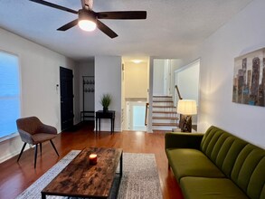 730 Pineborough Rd in Charlotte, NC - Building Photo - Building Photo