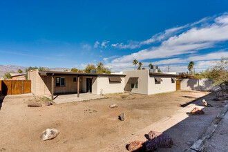 9346 East 5th Street in Tucson, AZ - Foto de edificio - Building Photo