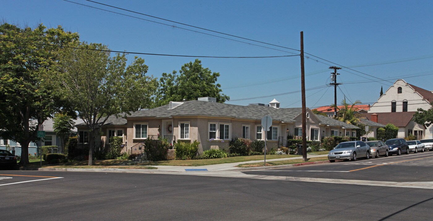 517 S 6th St in Burbank, CA - Building Photo