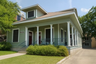 110 E 30th St in Austin, TX - Building Photo