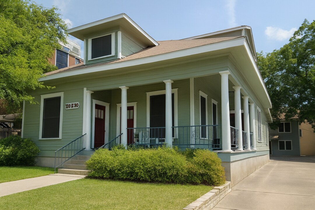 110 E 30th St in Austin, TX - Building Photo