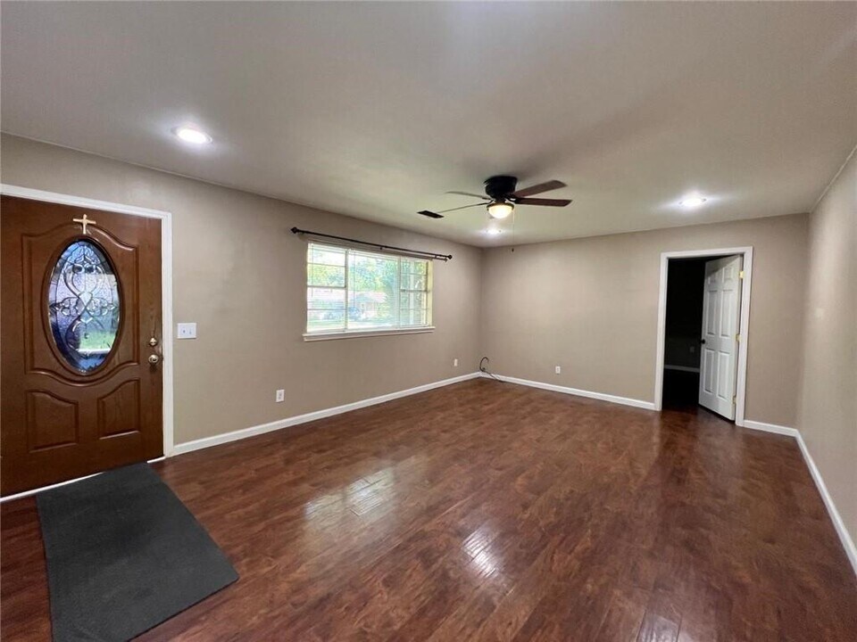 1502 White Rd in Springdale, AR - Building Photo