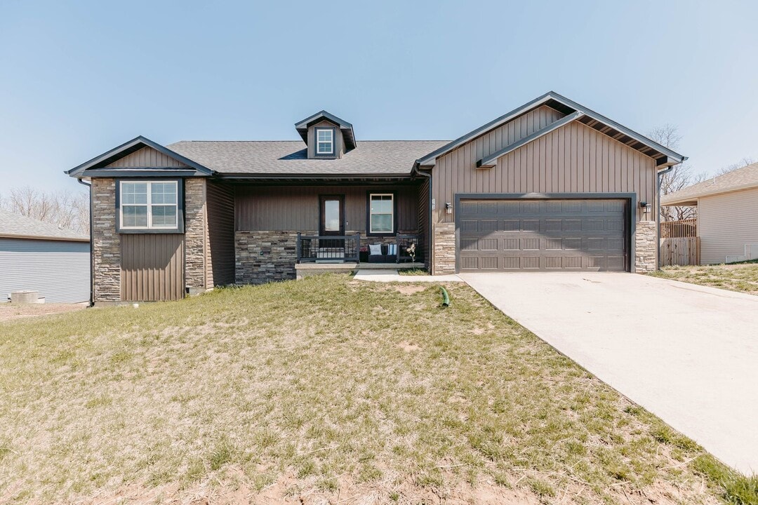 163 Mesa Dr in Waynesville, MO - Building Photo