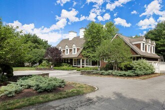 556 Riversville Rd in Greenwich, CT - Building Photo - Building Photo