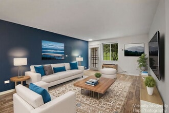 2313 Silverstone Dr in Carpentersville, IL - Building Photo - Building Photo