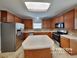 963 Oak Lynn Dr in Willis, TX - Building Photo - Building Photo