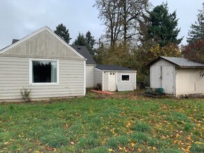 200 Azalea Dr in Eugene, OR - Building Photo - Building Photo