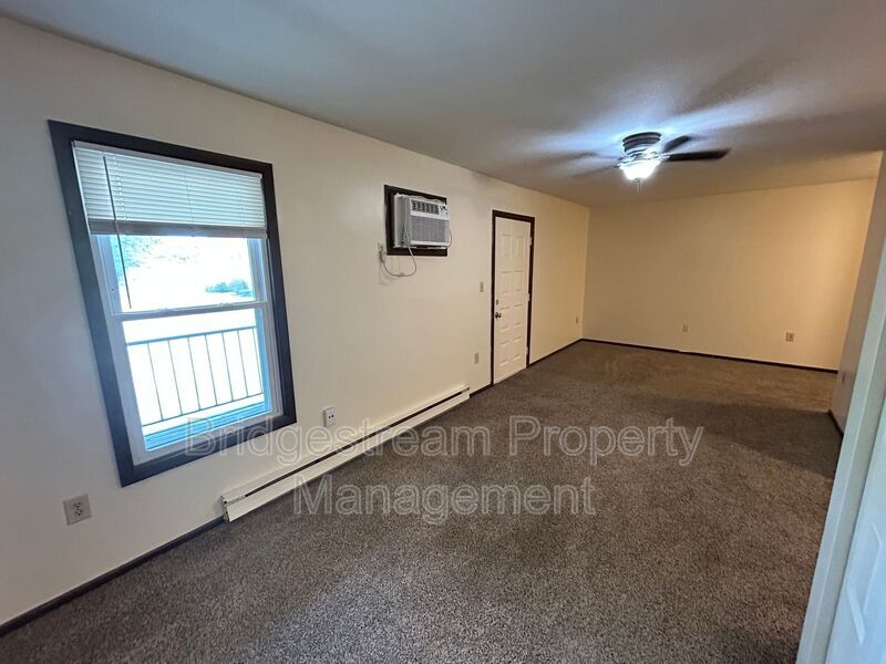 7123 N Springboro Pike in Dayton, OH - Foto de edificio