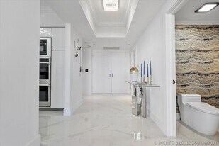 3100 N Ocean Blvd in Fort Lauderdale, FL - Building Photo