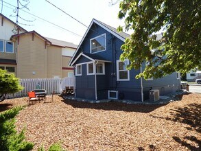 319 W 6th St in Port Angeles, WA - Building Photo - Building Photo