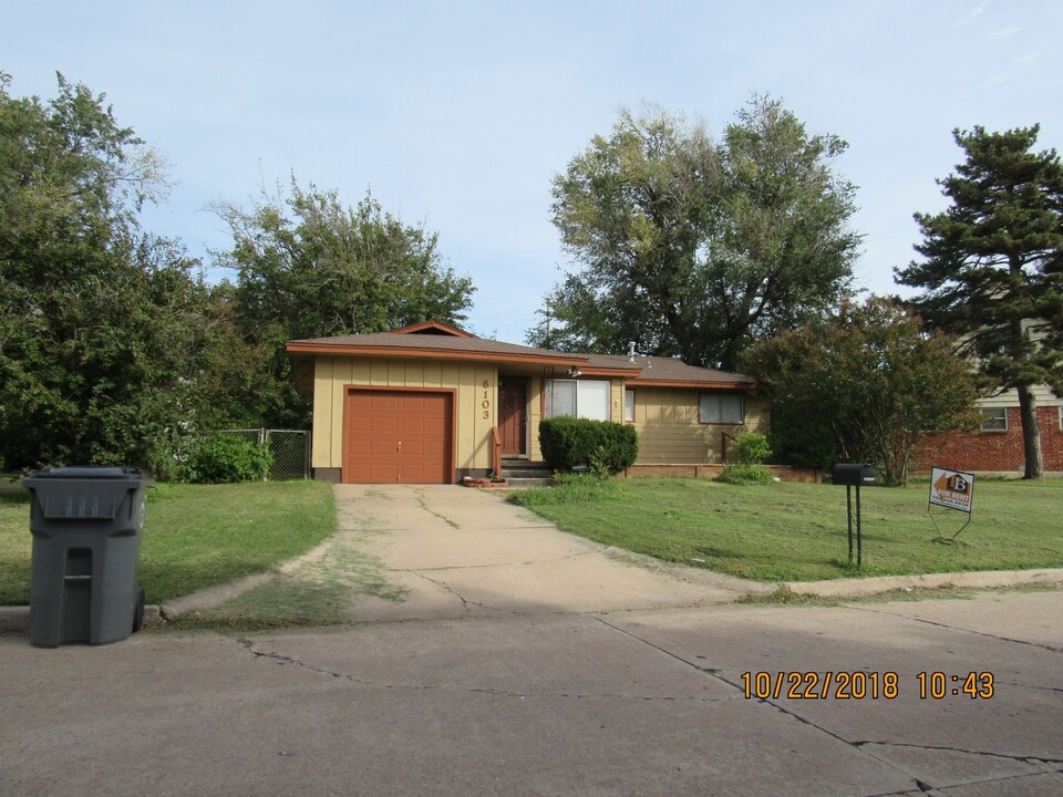 6103 NW Euclid Ave in Lawton, OK - Foto de edificio