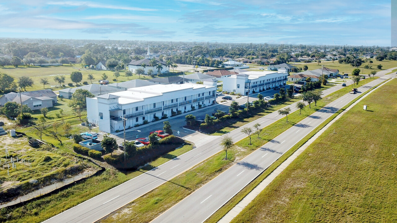 907 Skyline Blvd in Cape Coral, FL - Building Photo