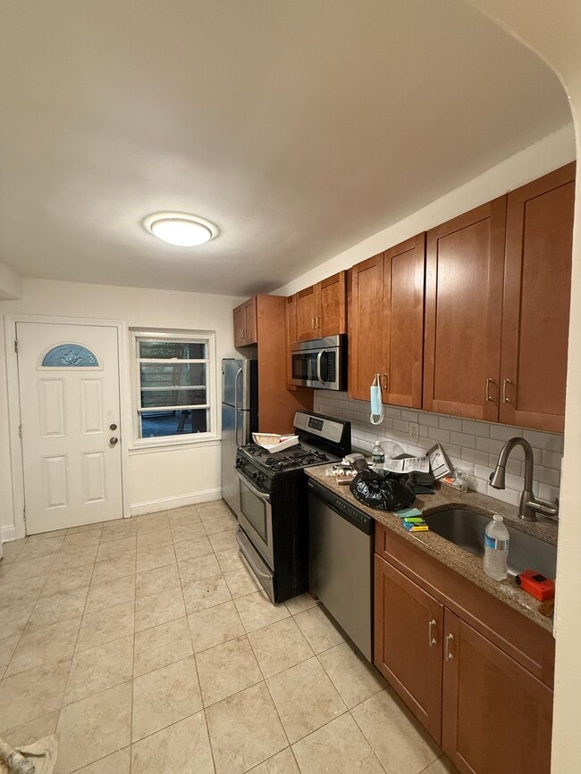1114 Rhinelander Ave, Unit 1bd apartment
