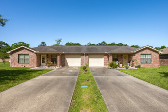 Senior Residences of Central LP in Baton Rouge, LA - Building Photo - Building Photo