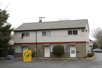 Marla Manor Apartments in Portland, OR - Building Photo - Building Photo